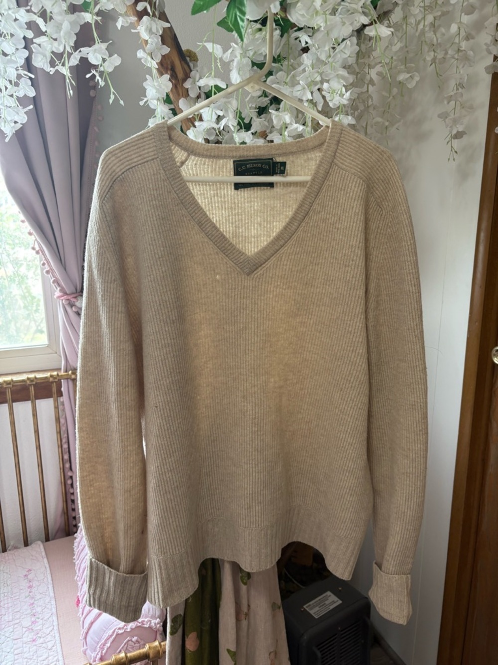 Filson Women's V-Neck Ribbed Sweater in Light Taupe Wool/ Cashmere